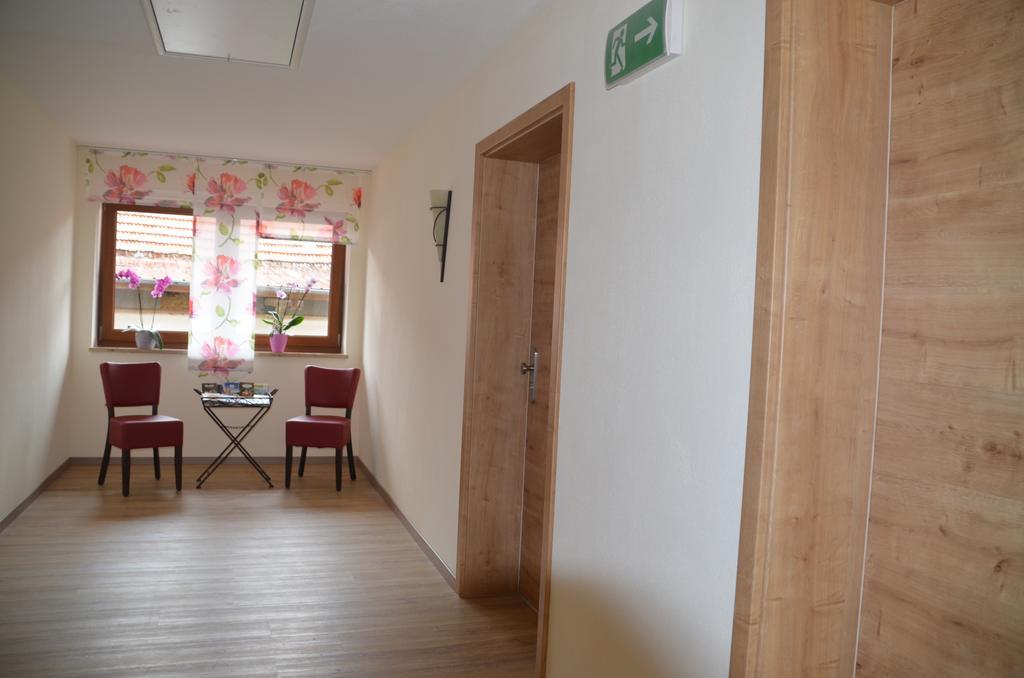 Landhotel Zum Adler Oberbechingen Екстер'єр фото