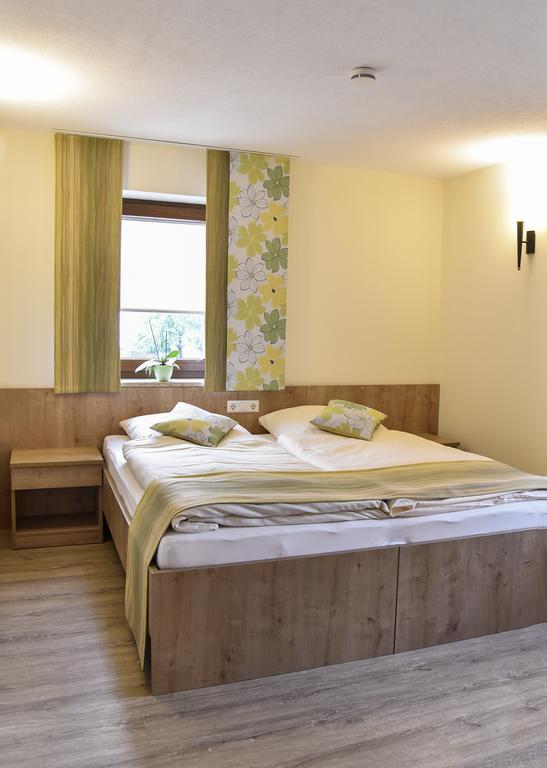 Landhotel Zum Adler Oberbechingen Екстер'єр фото