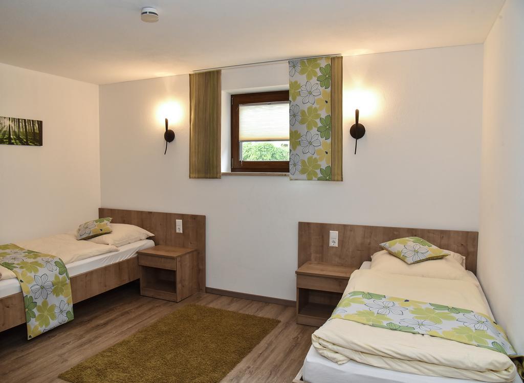 Landhotel Zum Adler Oberbechingen Екстер'єр фото