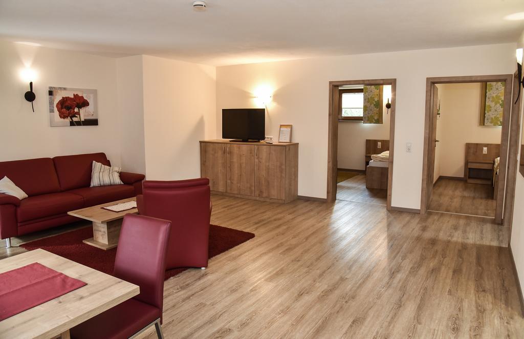 Landhotel Zum Adler Oberbechingen Екстер'єр фото