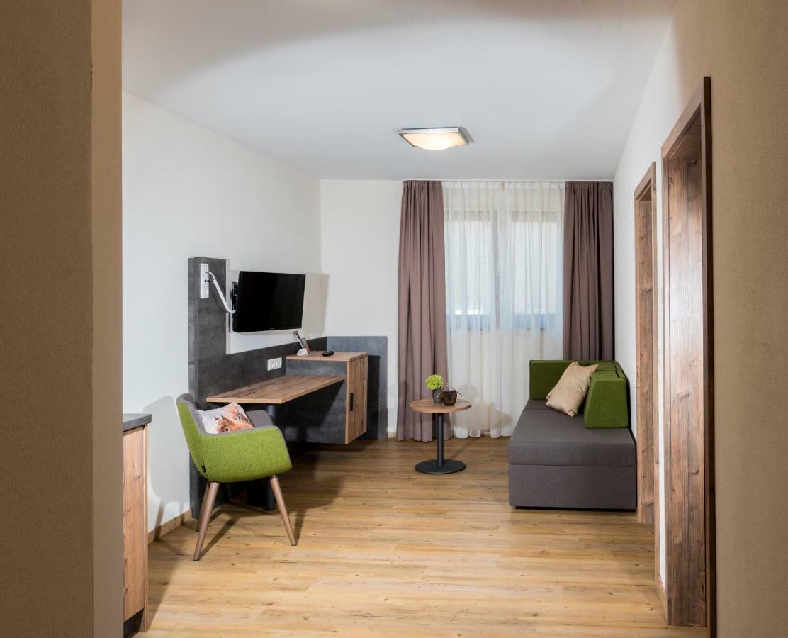 Landhotel Zum Adler Oberbechingen Екстер'єр фото