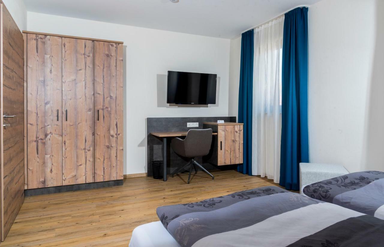 Landhotel Zum Adler Oberbechingen Екстер'єр фото